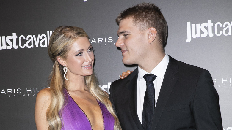 Paris Hilton and Chris Zylka smiling