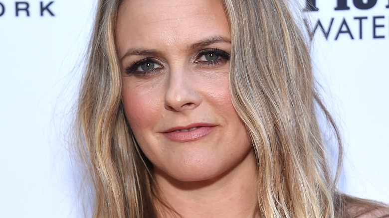 Alicia Silverstone with slight smile on the red carpet