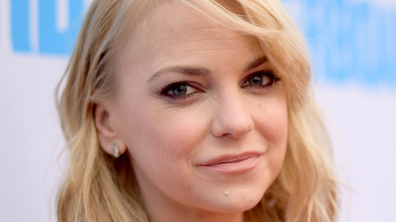 Anna Faris smiling