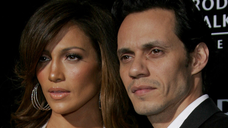 Jennifer Lopez and Marc Anthony posing