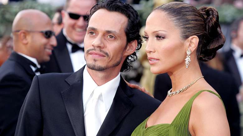 Jennifer Lopez and Marc Anthony posing