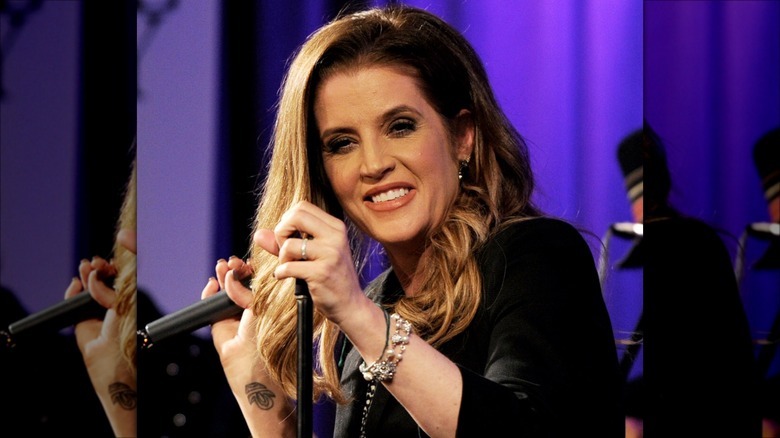 Lisa Marie Presley singing