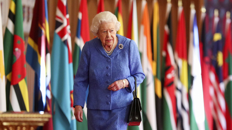 Queen Elizabeth walking 