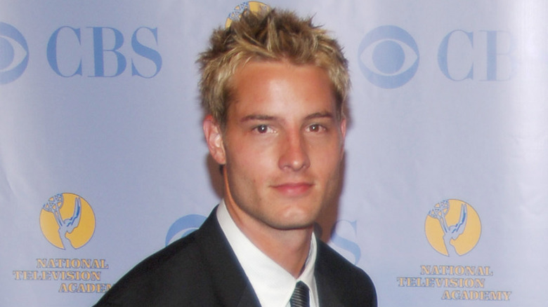 Justin Hartley posing