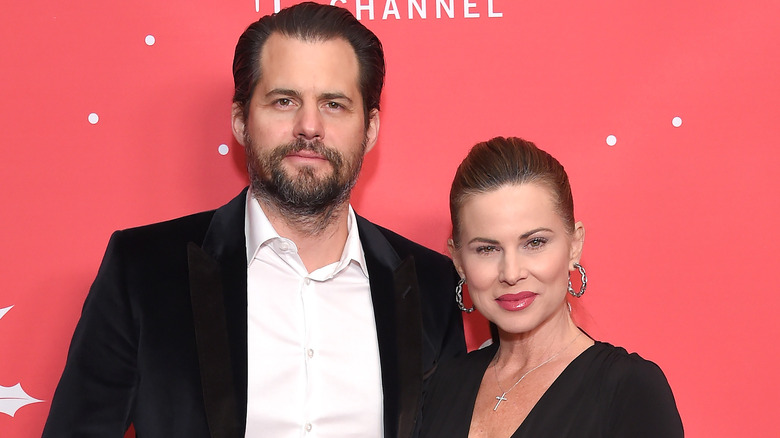 Kristoffer Polaha and his wife Julianna Morris posing