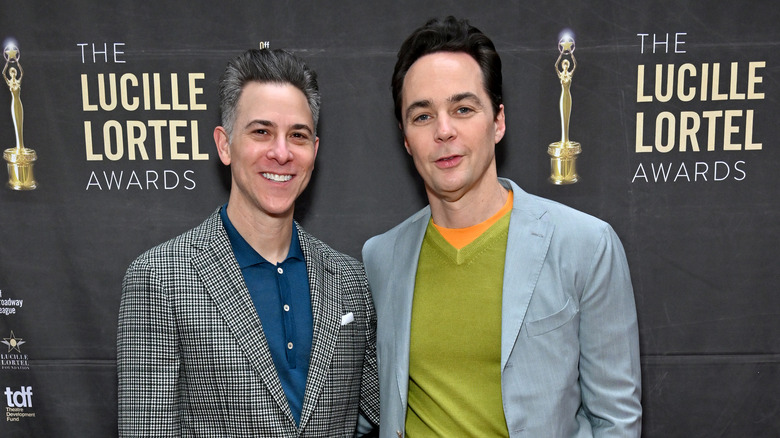 Todd Spiewak, Jim Parsons on red carpet