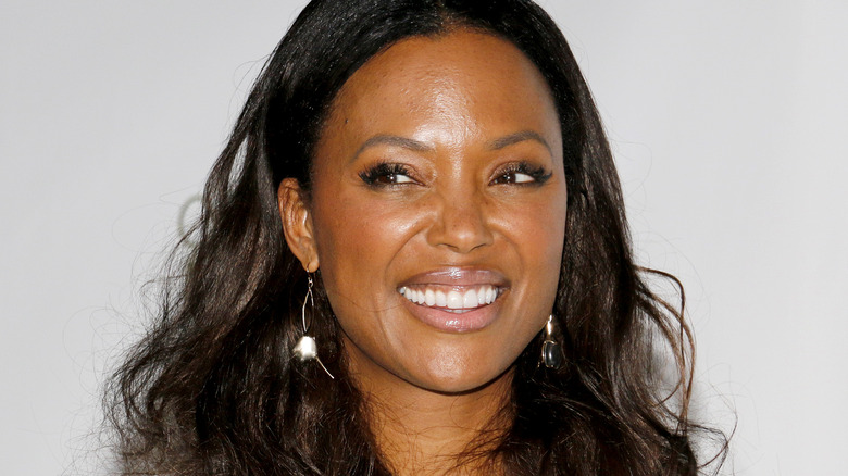 Aisha Tyler smiling