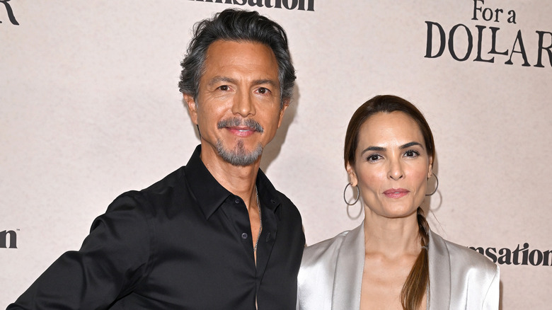 Benjamin Bratt and Talisa Soto posing together