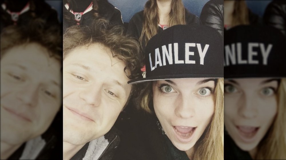 Menno Versteeg and Annie Murphy in a selfie on Instagram