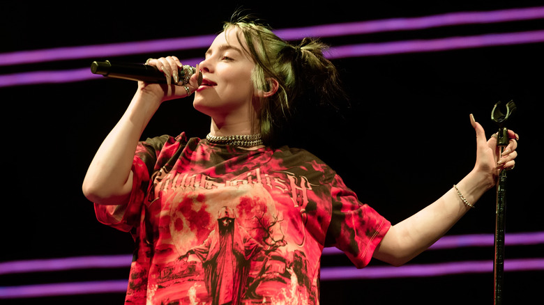 Billie Eilish on stage 