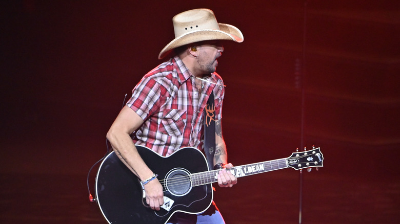 Jason Aldean performs in 2019