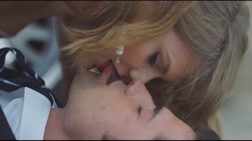 Taylor Swift kissing model Sean O'Pry in music video for her song Blank Space