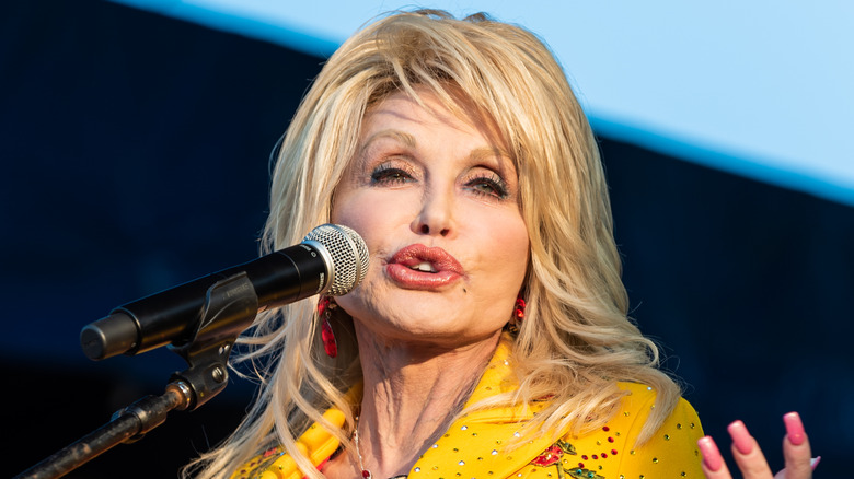 Dolly Parton singing