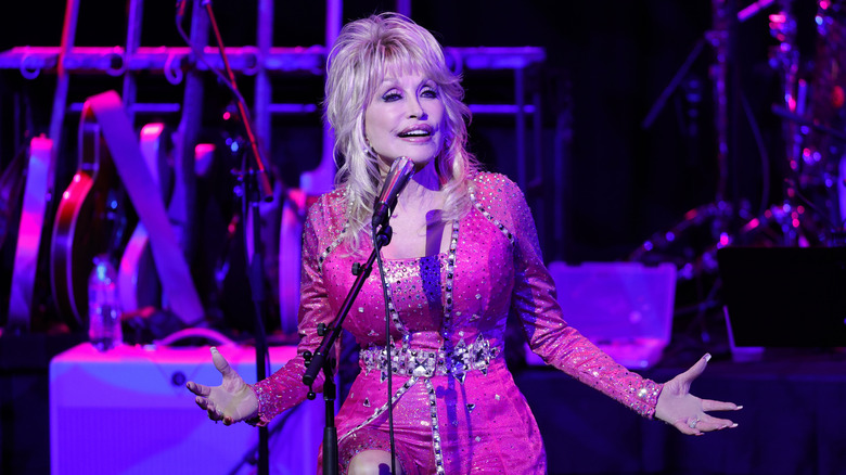 Dolly Parton sings in a hot pink dress onstage