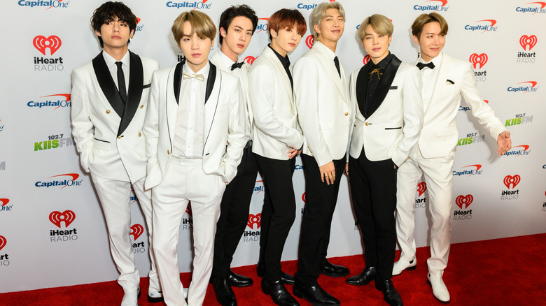 BTS posing red carpet