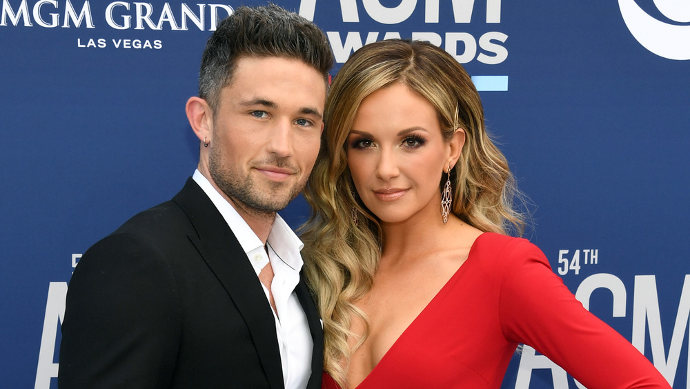 Carly Pearce and Michael Ray posing