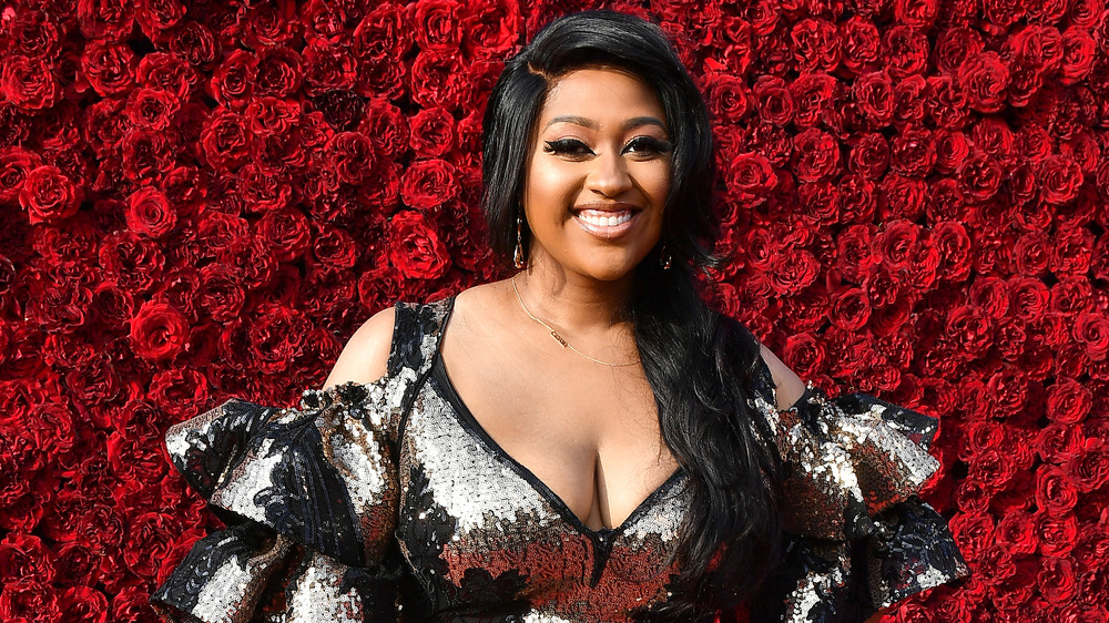 Jazmine Sullivan smiling 