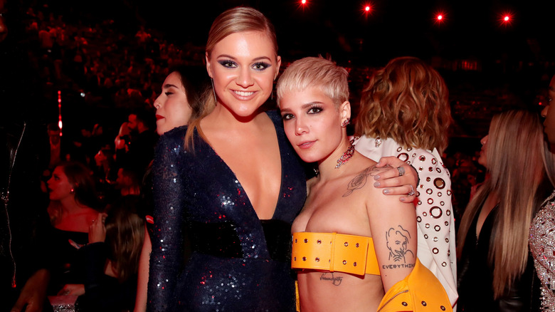 Kelsea Ballerini with arm around Halsey