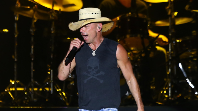 Kenny Chesney performs