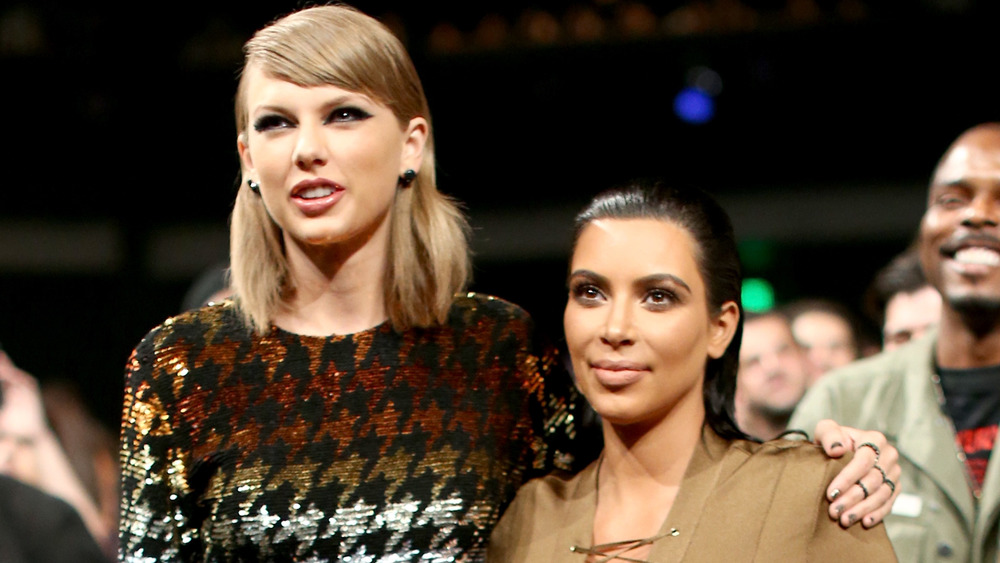 Taylor Swift puts her arm around Kim Kardashian at an award show 