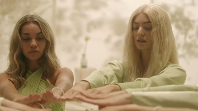 Lorde with a blonde wig in the the 'Mood Ring' music video