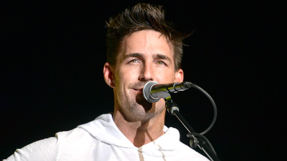 Jake Owen performing