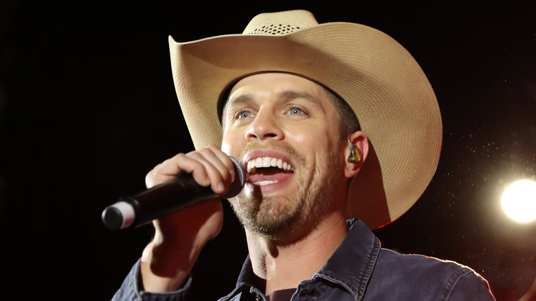 Dustin Lynch at the CMAs in 2019