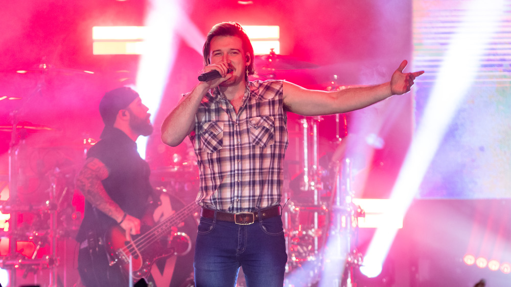 Morgan Wallen singing 