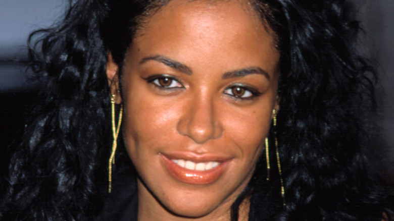 Aaliyah smiles at an event