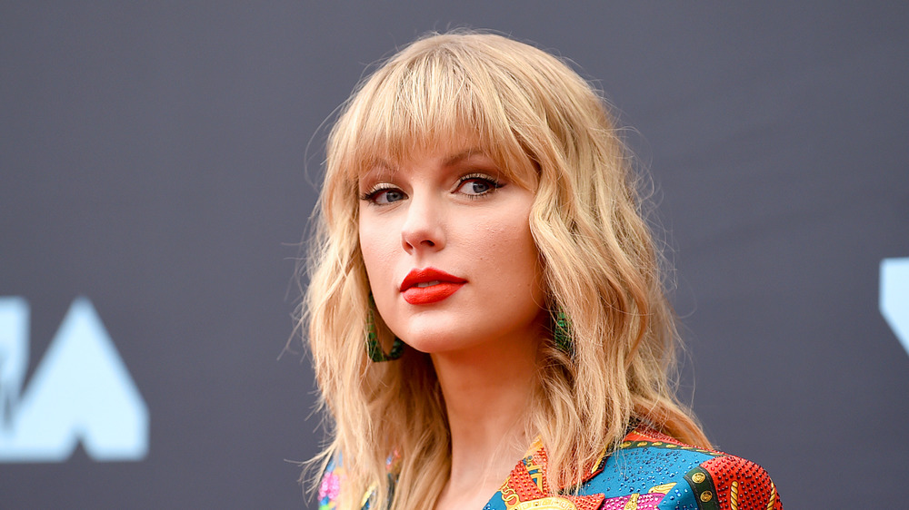 Taylor Swift sports red lipstick