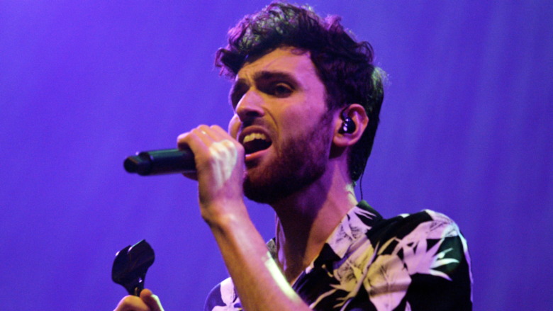 Duncan Laurence performing 