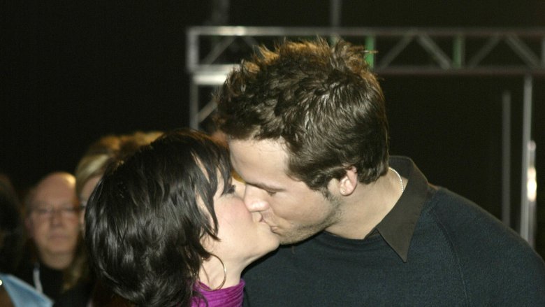 Alanis Morissette and Ryan Reynolds kiss