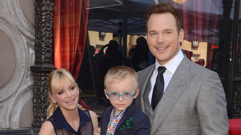 Anna Faris, Jack Pratt & Chris Pratt kneel at the Hollywood Walk of Fame