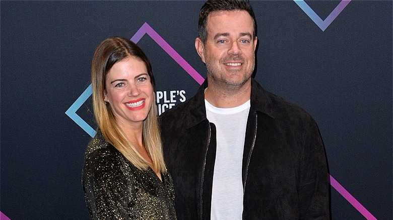 Siri Pinter and Carson Daly smiling