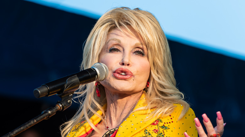 Dolly Parton speaking at event 