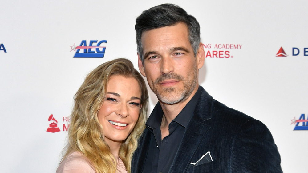 LeAnn Rimes and Eddie Cibrian posing together