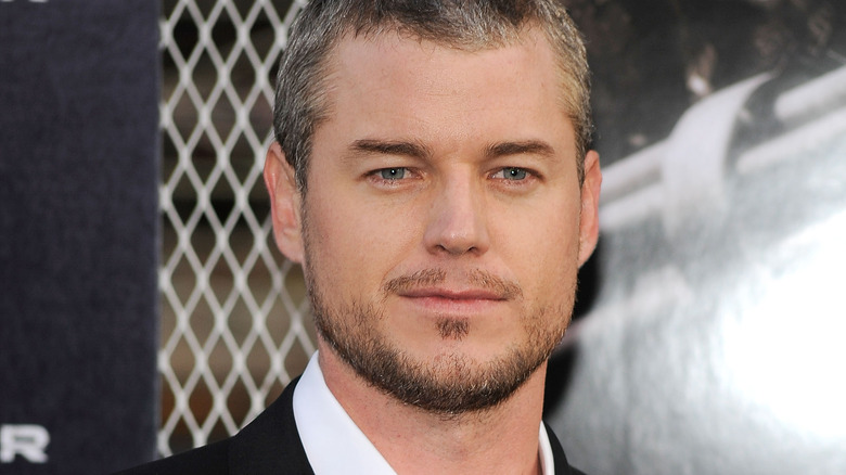 Eric Dane smiling in a suit. 