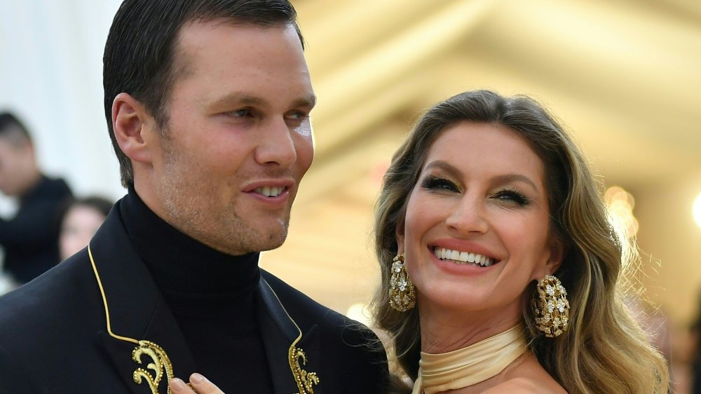 Tom Brady (L) and Gisele Bundchen arrive for the 2018 Met Gala