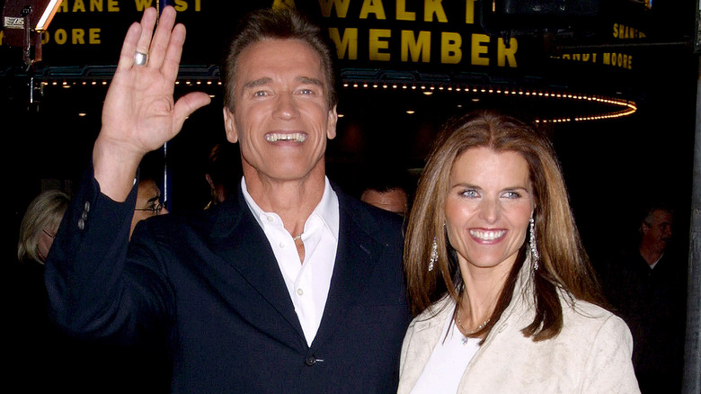 Arnold Schwarzenegger and Maria Shriver wave to the crowd