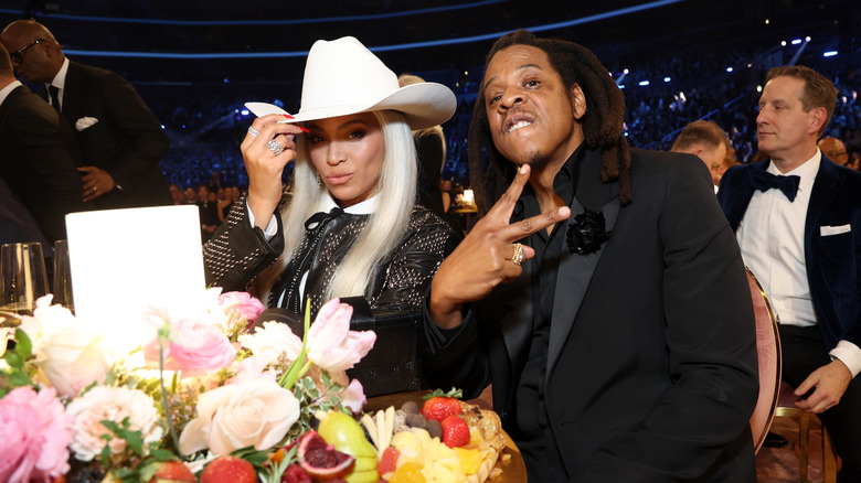 Beyoncé and Jay-Z posing