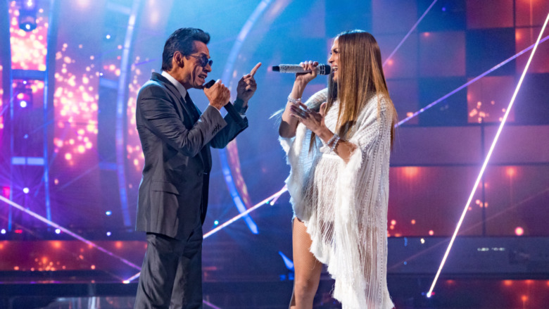 Marc Anthony and Jennifer Lopez singing