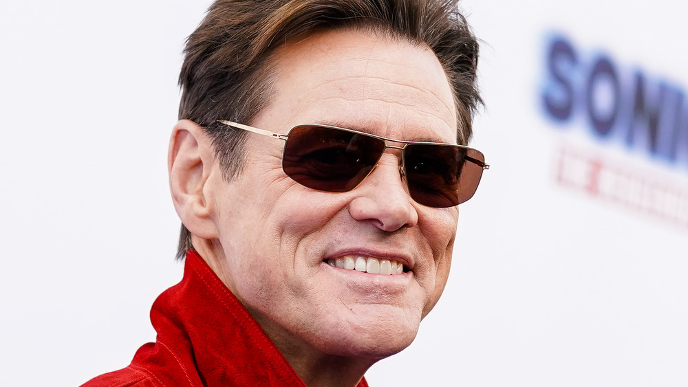 Jim Carrey wearing sunglasses on the red carpet