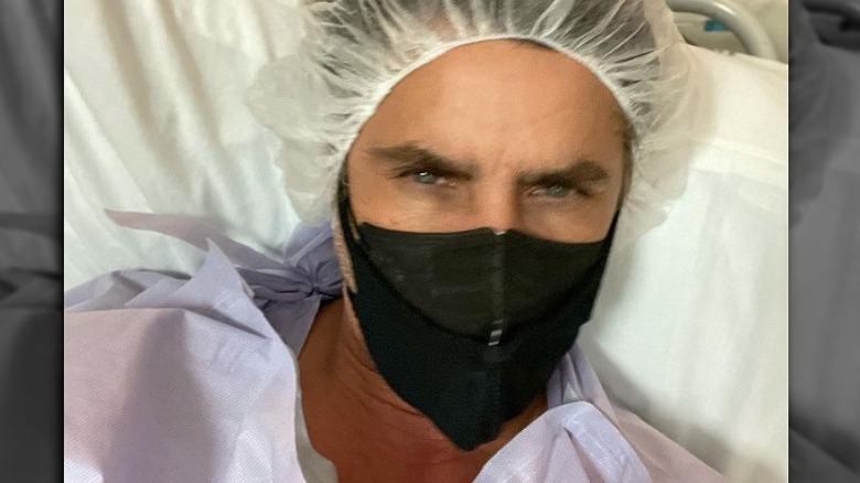 John Stamos posts from hospital bed after surgery Aug 2021