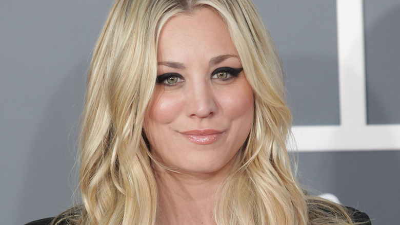 Kaley Cuoco dramatic eyeliner