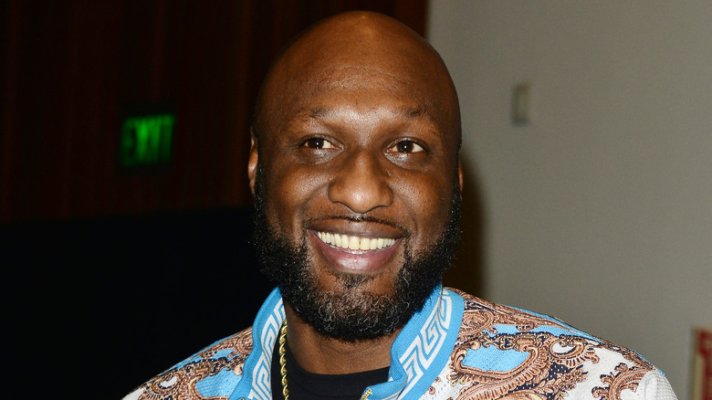 Lamar odom smiling at boxing event 