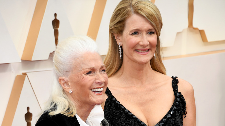 Laura Dern and Diane Ladd at the 2020 Academy Awards ceremony.