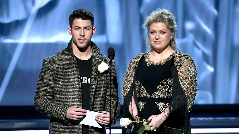 Nick Jonas and Kelly Clarkson on stage 