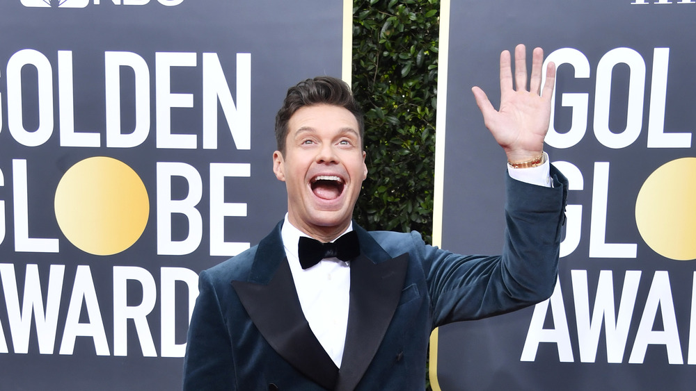 Ryan Seacrest waving at the golden globes