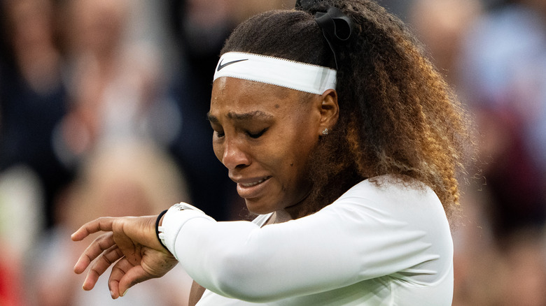 Serena Williams reacts to her hamstring injury