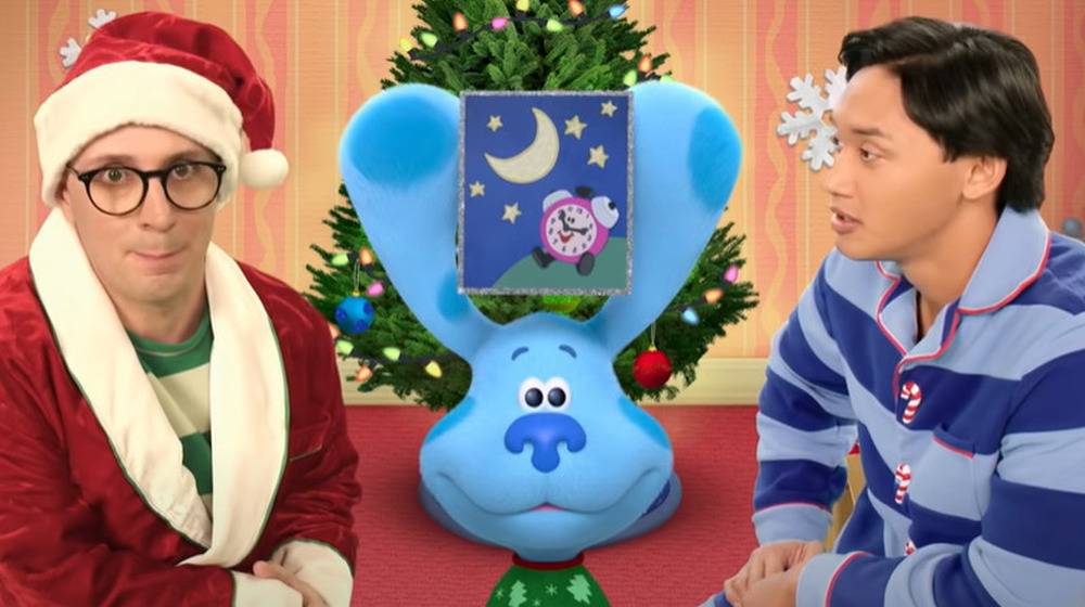 Steve Burns, Blue the dog, and Josh Dela Cruz celebrate Christmas on Blue's Clues & You!